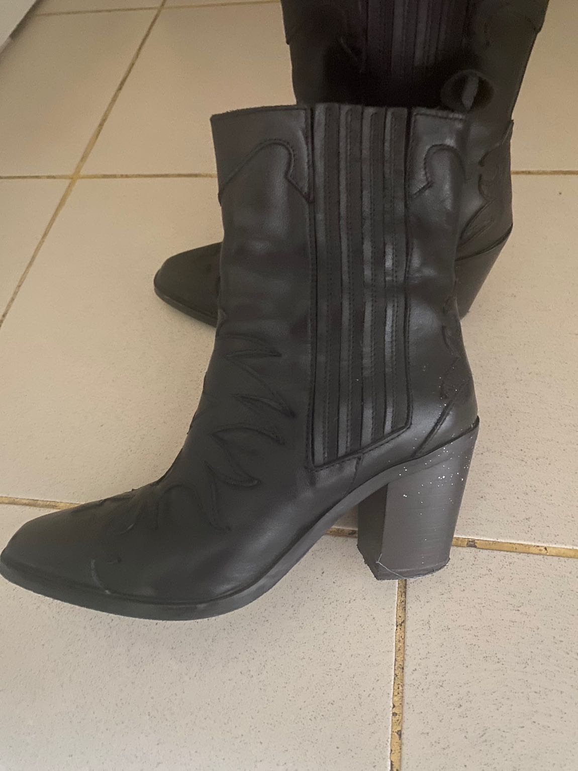 Kadın kovboy bot — görsel 4/8