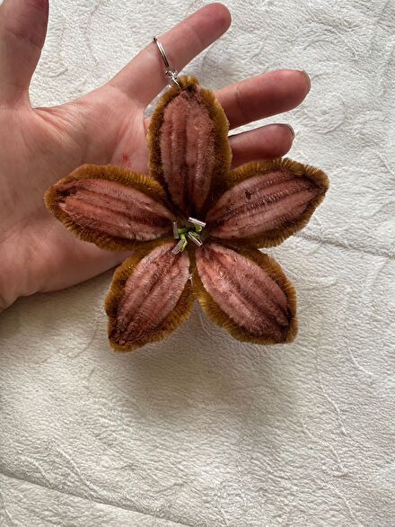 lilyum charm