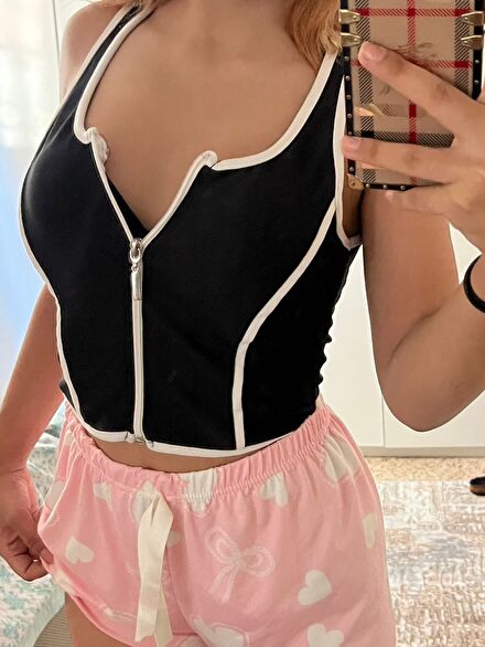 Siyah Beyaz Kontrastlı Crop Top