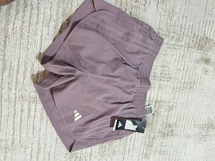 Adidas kadın koşu şortu