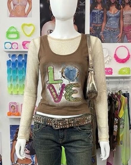 Y2K vintage 2000s Love 3D tank top body