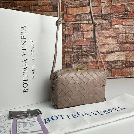 Bottega Veneta Loop mini camera