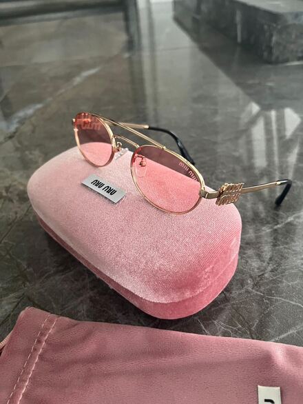 Miu Miu Pembe Güneş Gözlüğü