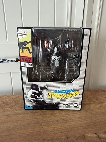 Spider-Man Figürü Siyah Kostüm
