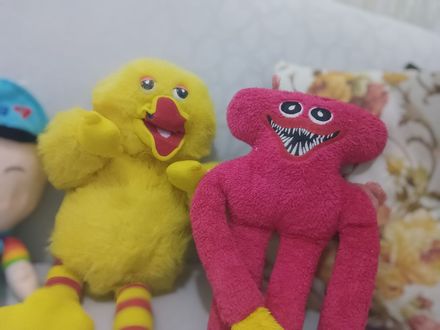iki âdet peluş oyuncak