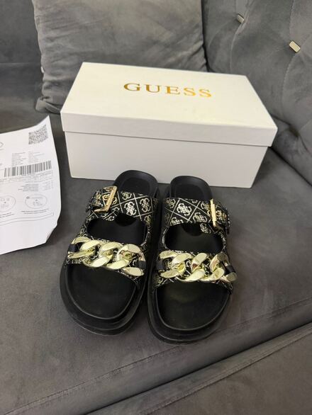 Guess Zincir Detaylı Sandalet