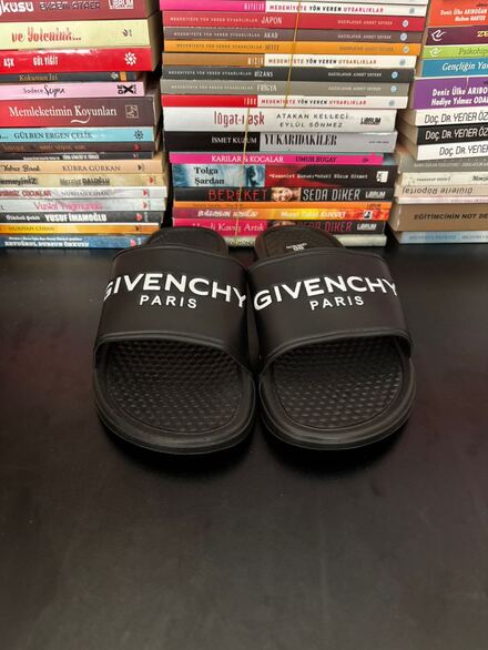 Givenchy Siyah Terlik 40