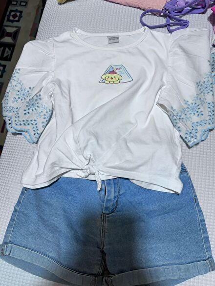 Çiçekli T-Shirt ve Kot Şort Seti