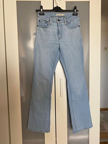 Levi's 725 Bootcut Flare