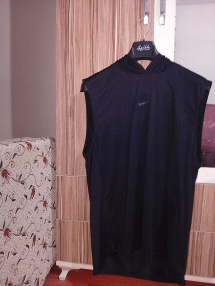 Nike Kolsuz Kapüşonlu Tişört