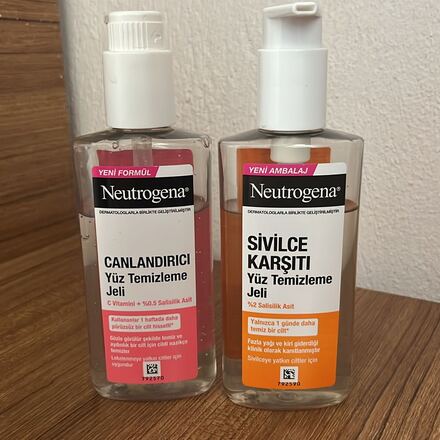 Neutrogena Yüz Temizleme Jeli Seti