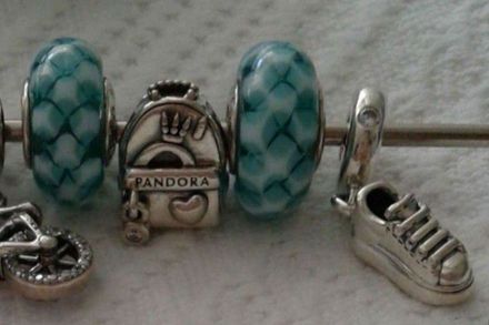 Pandora Charm Seti Sneaker ve Sırt Çanta
