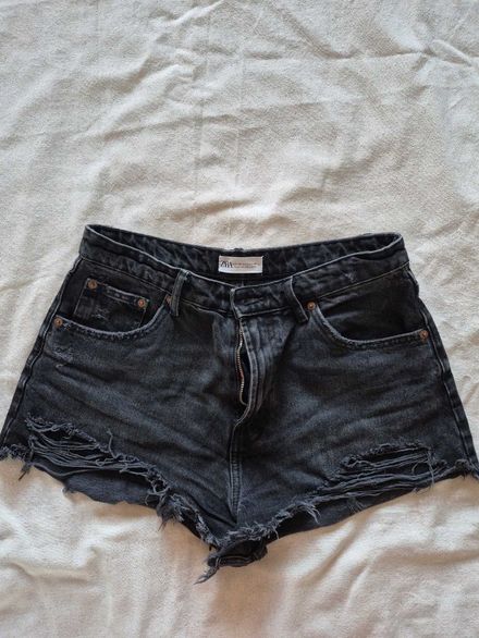 Zara Siyah Yırtık Şort