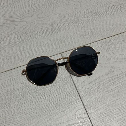 Altın Çerçeveli Unisex Güneş Gözlüğü