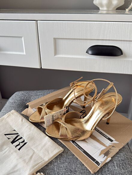 Zara gold topuklu ayakkabı