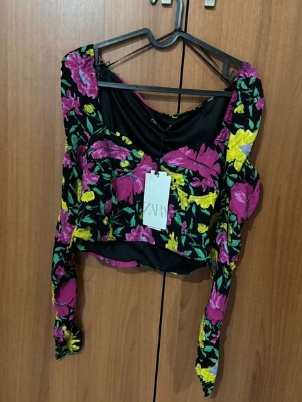 Zara Çiçek Desenli Crop Bluz