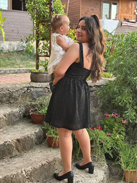 Siyah Payetli Kısa Elbise