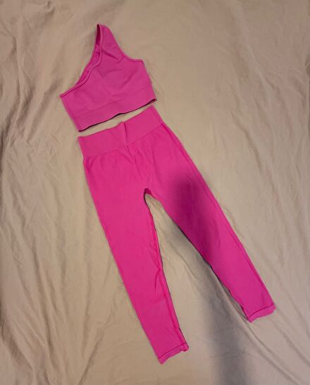 Pembe Sporcu Sütyeni ve Tayt Seti