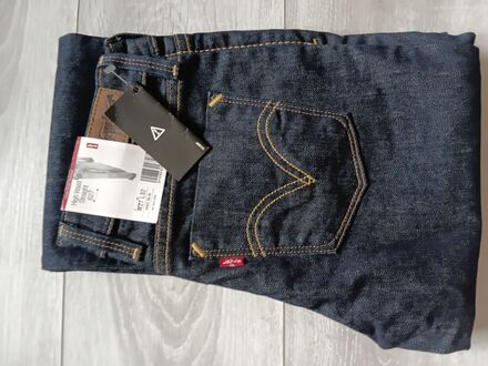 Levi's Straight Jean