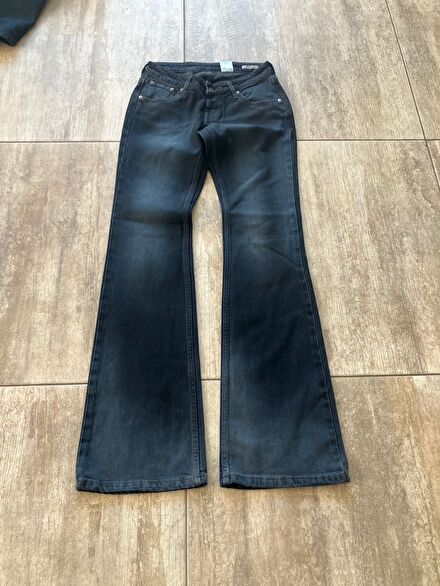 Levis Premium Low Rise Bootcut Jean