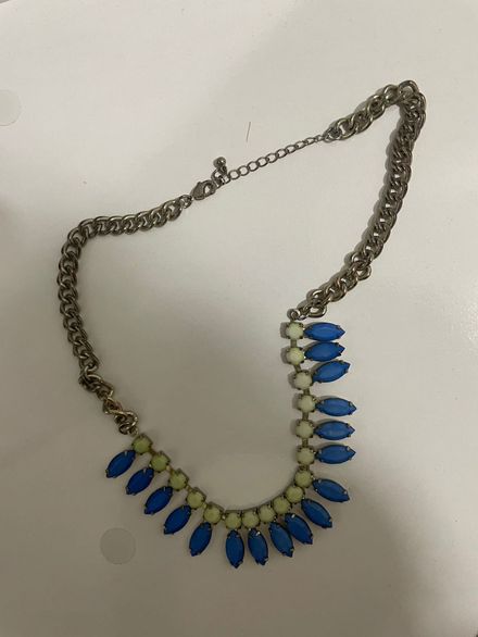 Çok Renkli Yaprak Desenli Kolye