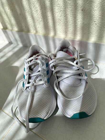 Beyaz Adidas Kadın Spor Ayakkabı