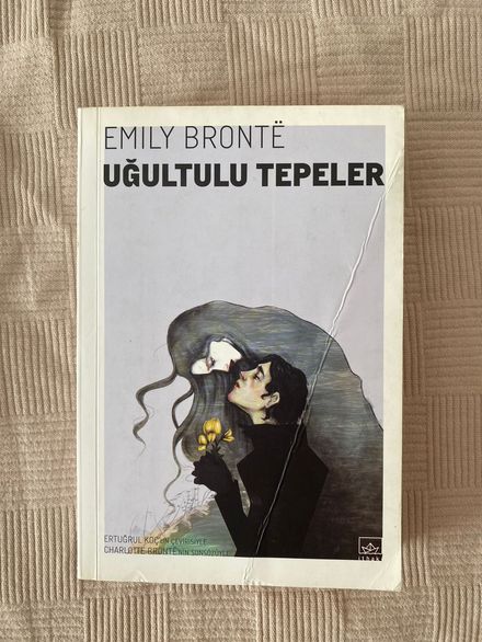 Uğultulu Tepeler Kitabı