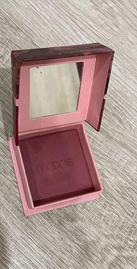 Benefit Moone Allık