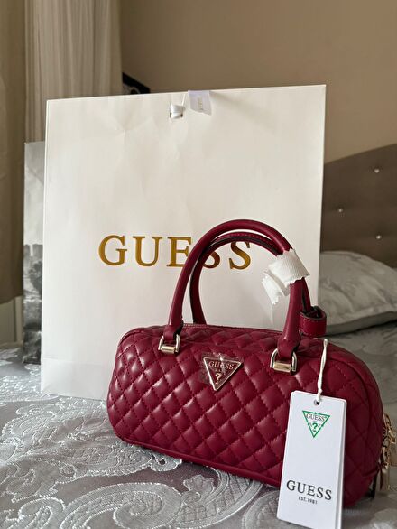 Guess Kapitone Deri El Çantası