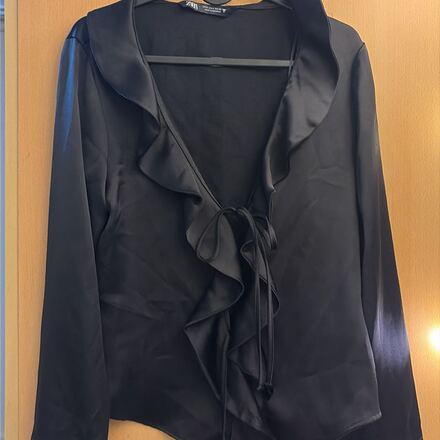 Zara Saten Fırfırlı Gömlek