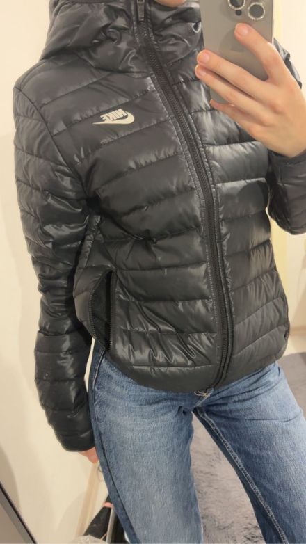 Nike Mont