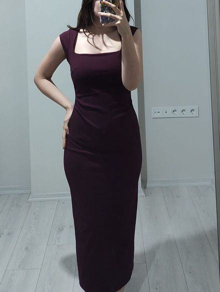 Mürdüm Kare Yaka Uzun Elbise