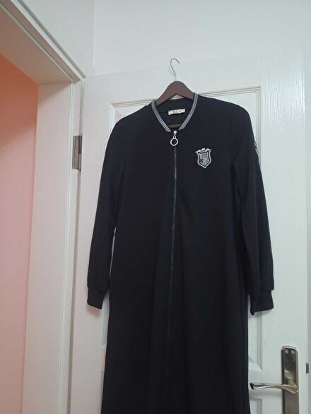 Siyah Kapüşonlu Fermuarlı Tunik 750 TL