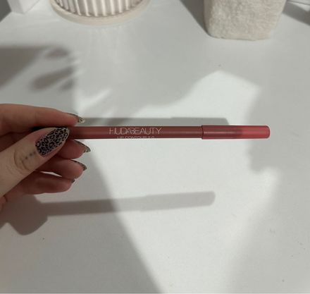 Huda Beauty Dudak Kalemi