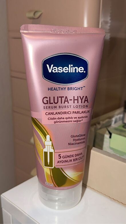 Vaseline Gluta-Hya Vücut Losyonu