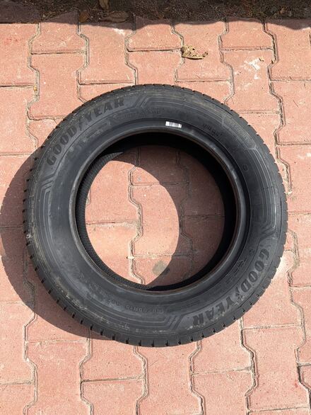 185/65 R15 Goodyear winter command 88t