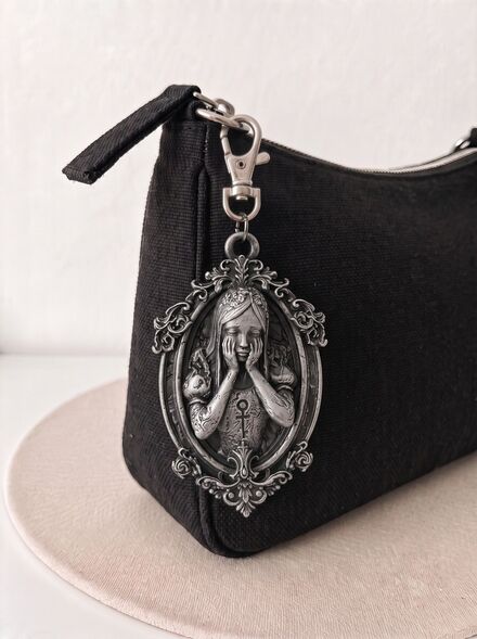 Alice Madness Returns Charm Anahtarlık