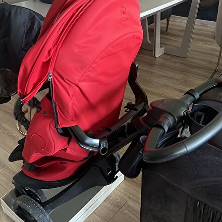Stokke Kırmızı Bebek Arabası