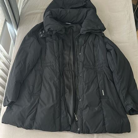DKNY Siyah Şişme Mont