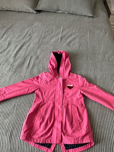 Pembe Yağmurluk