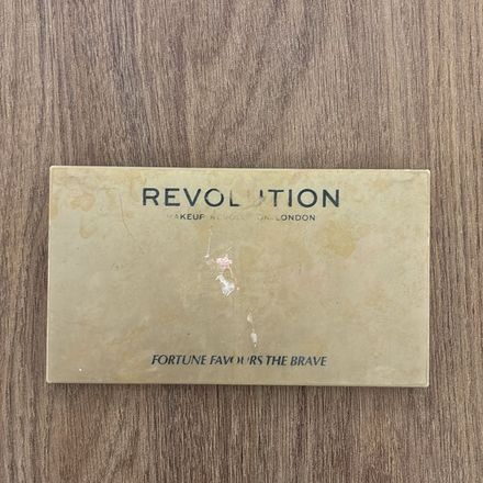 Revolution Far Paleti