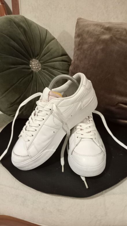 38.5 orjınal Beyaz Nike Sneaker