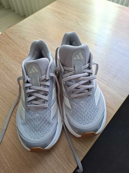Adidas Gri Spor Ayakkabı