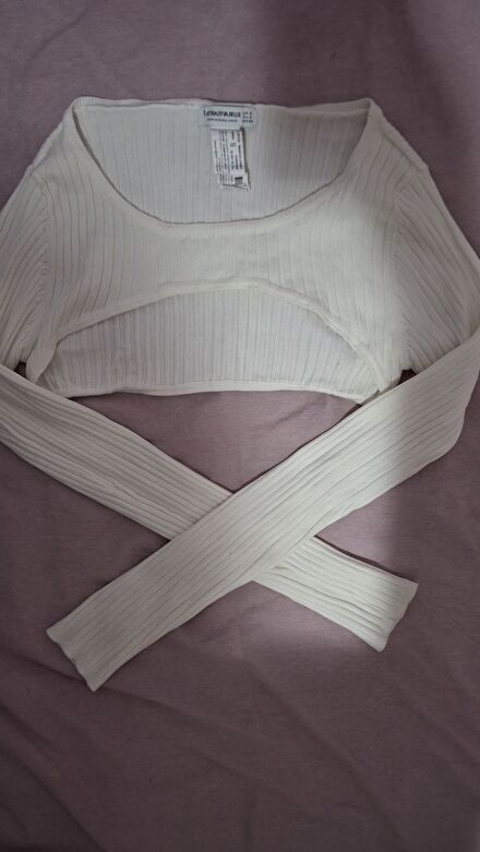 Stradivarius beyaz crop hırka