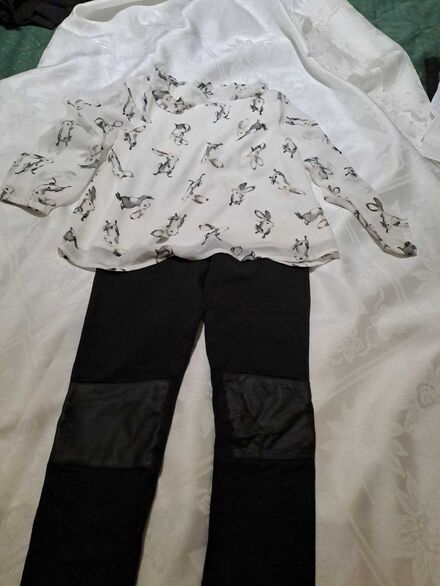 H&M Desenli Bluz ve Siyah Tayt takım
