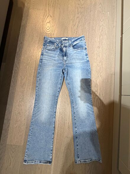 Açık Mavi Yırtık Detaylı Jean Pantolon