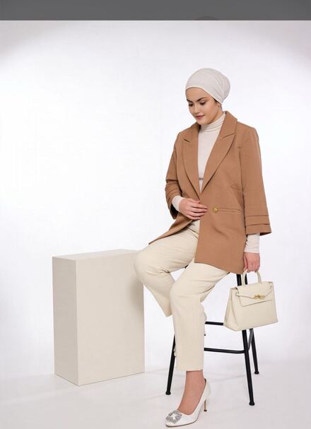 Kahverengi Blazer Ceket ve Bej Pantolon