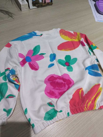 Renkli Çiçek Desenli Sweatshirt