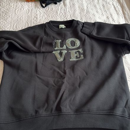 Siyah Sweatshirt işleme ve pul baskılı