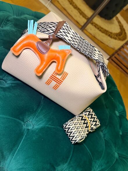 HERMES At Figürlü Krem Çanta